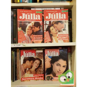 4 db-os Júlia füzet (33, 44, 419, 458)