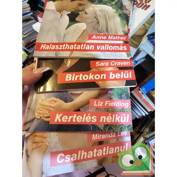 4 db-os Júlia füzet (362, 370, 385, 399)