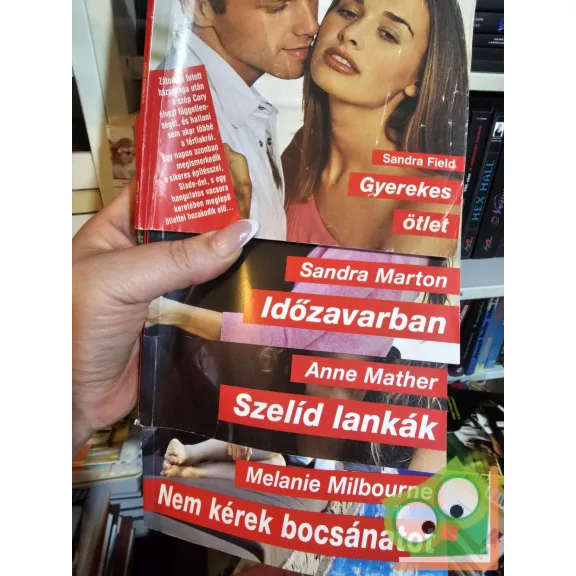 4 db-os Júlia füzet (431, 437, 405, 213)