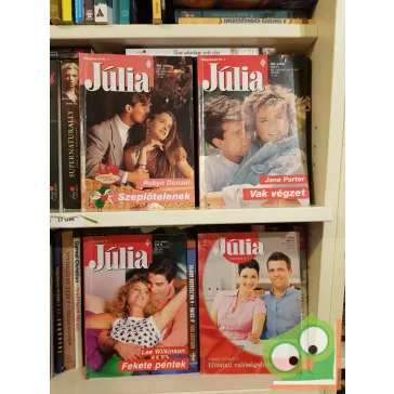 4 db-os Júlia füzet (452, 453, 473, 517)
