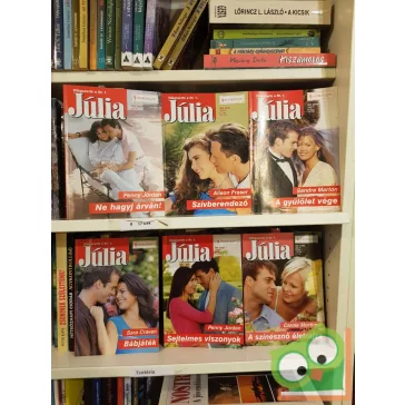   6 db-os Júlia füzet (323., 325., 327., 359., 360., 329. kötet)