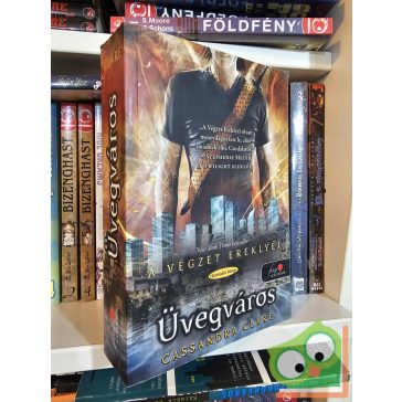   Cassandra Clare: Üvegváros (A Végzet Ereklyéi 3.) (Árnyvadász univerzum) (Fine Selection)