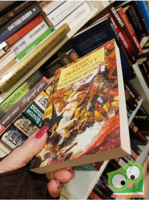 Terry Pratchett: Egyenjogú rítusok (Korongvilág 3.) (Boszorkányok 1.) (ritka)