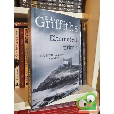   Elly Griffiths: Eltemetett titkok (Dr. Ruth Galloway nyomoz 3.)