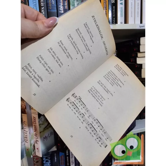 Főfai Attiláné (szerk.): Erre kakas, erre tyúk