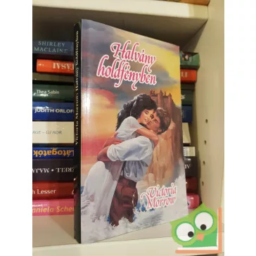 Victoria Morrow: Halvány holdfényben