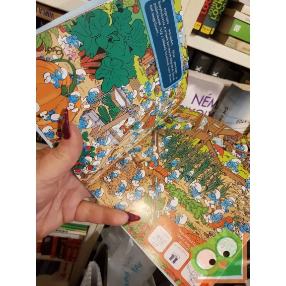 Hol van Lusti? Bújócskakönyv (Hupikék Törpikék)( Happy readers-Kalandok világa)