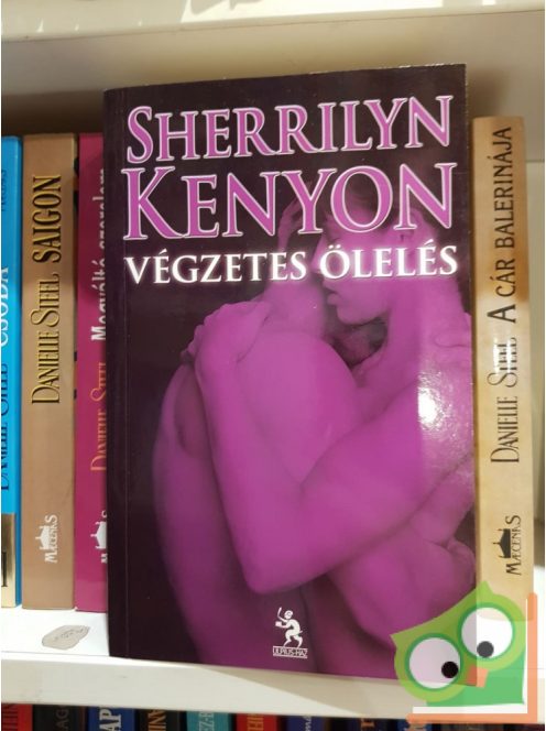 Sherrilyn Kenyon: Végzetes ölelés (Sötét Vadászok / Sötét Vágyak Vadásza)