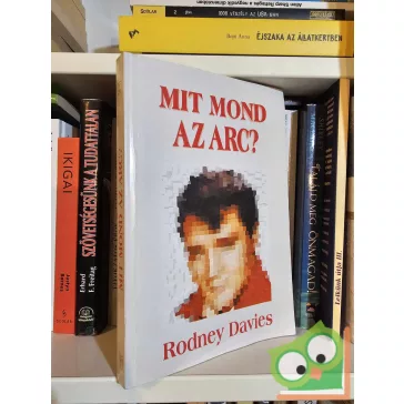 Rodney Davies: Mit mond az arc?