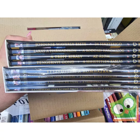 Agatha Christie - Poirot DVD bőrönd (11 évad, 43 lemez)