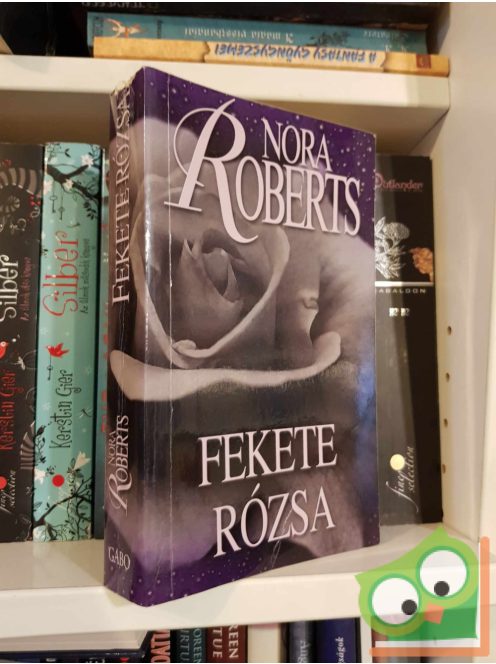 Nora Roberts: Fekete rózsa (Kert-trilógia 2.)