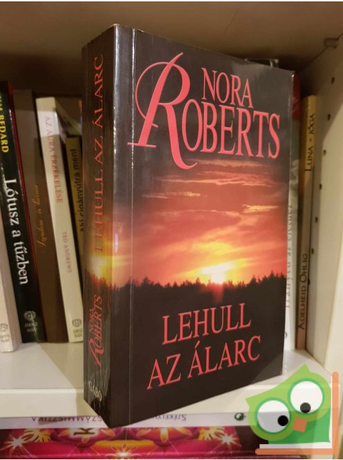 Nora Roberts: Lehull az álarc