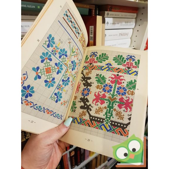 Kocsisné Szirmai Fóris Mária: Tiszavidéki keresztszemes hímzésminták